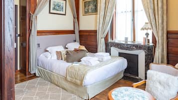 Premium bedding, in-room safe, individually decorated, desk