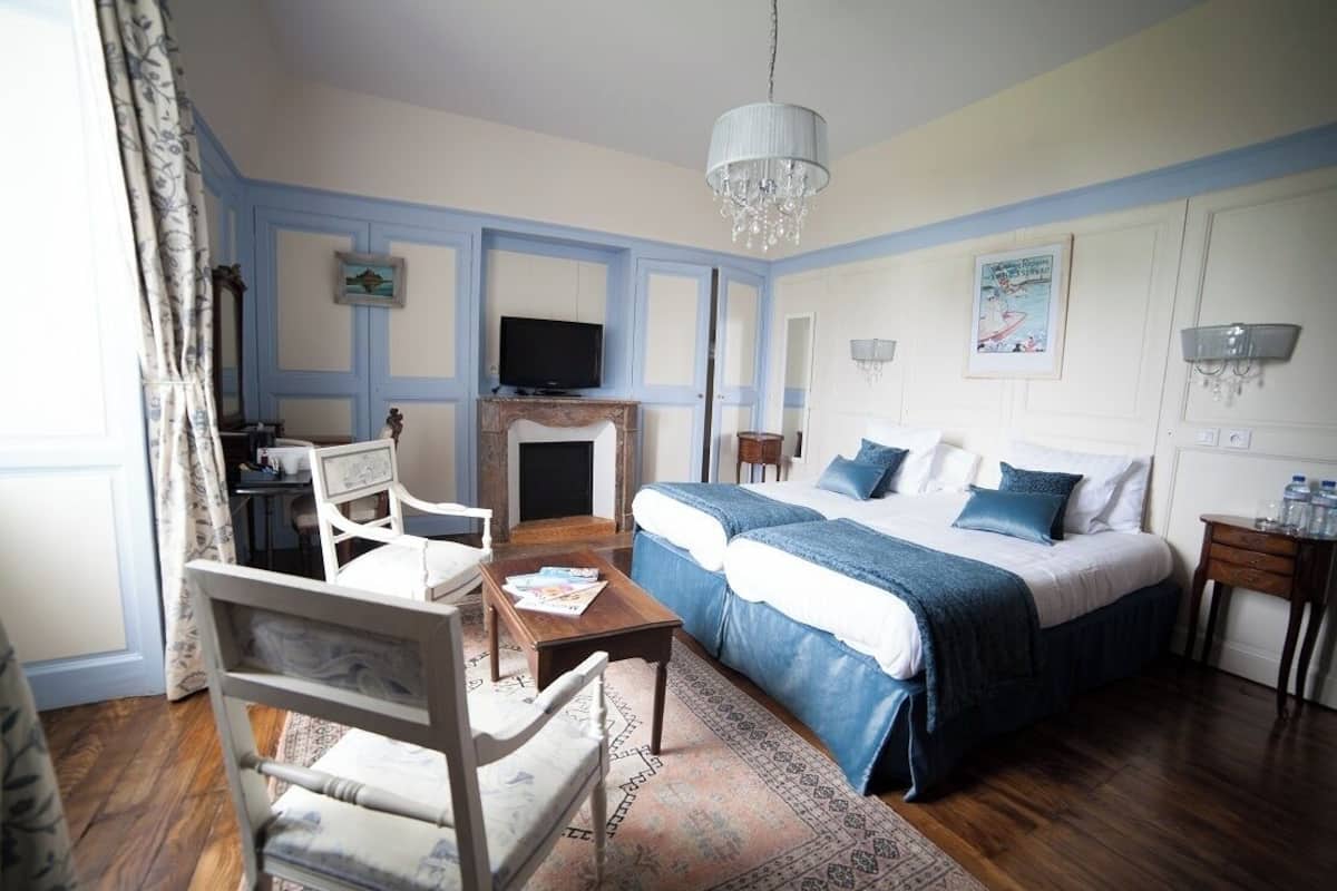 Premium bedding, in-room safe, desk, soundproofing