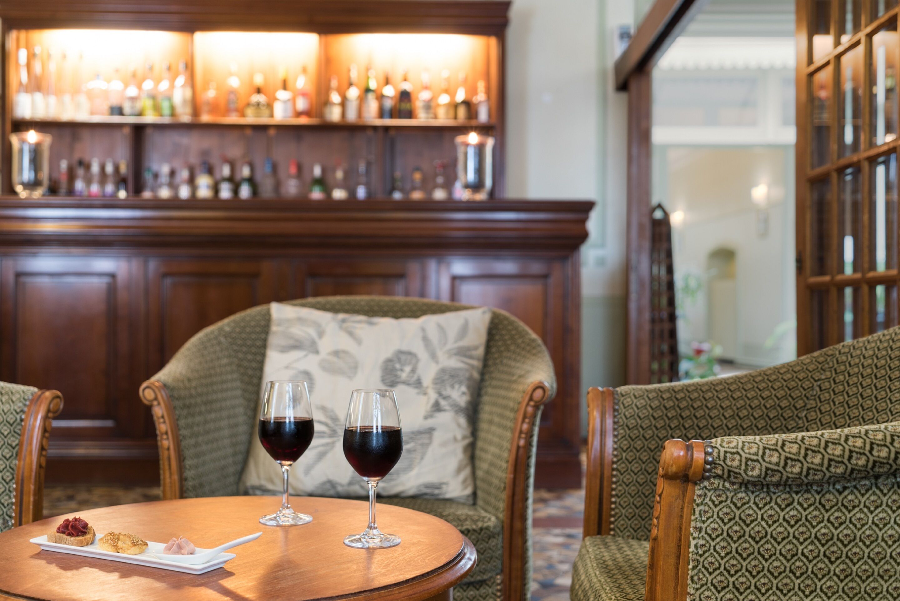 Lobby lounge