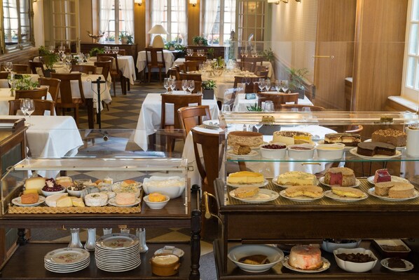 Daily buffet breakfast (EUR 13 per person)