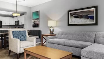 Deluxe Suite, 1 Bedroom | Living area