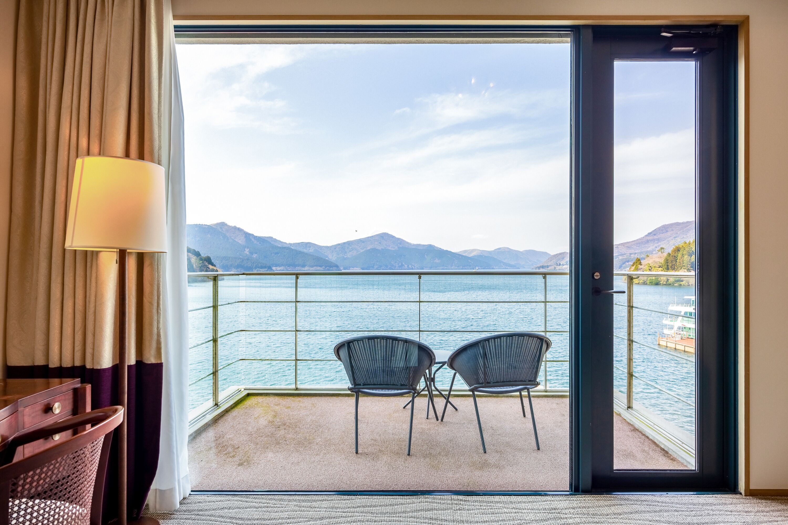 suite with balcony and lake view, non smoking | 1 bedroom, in-room safe, desk, free wifi