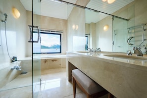 Suite with Balcony and Lake View, Non Smoking | Bathroom | Separate tub and shower, free toiletries, hair dryer, slippers