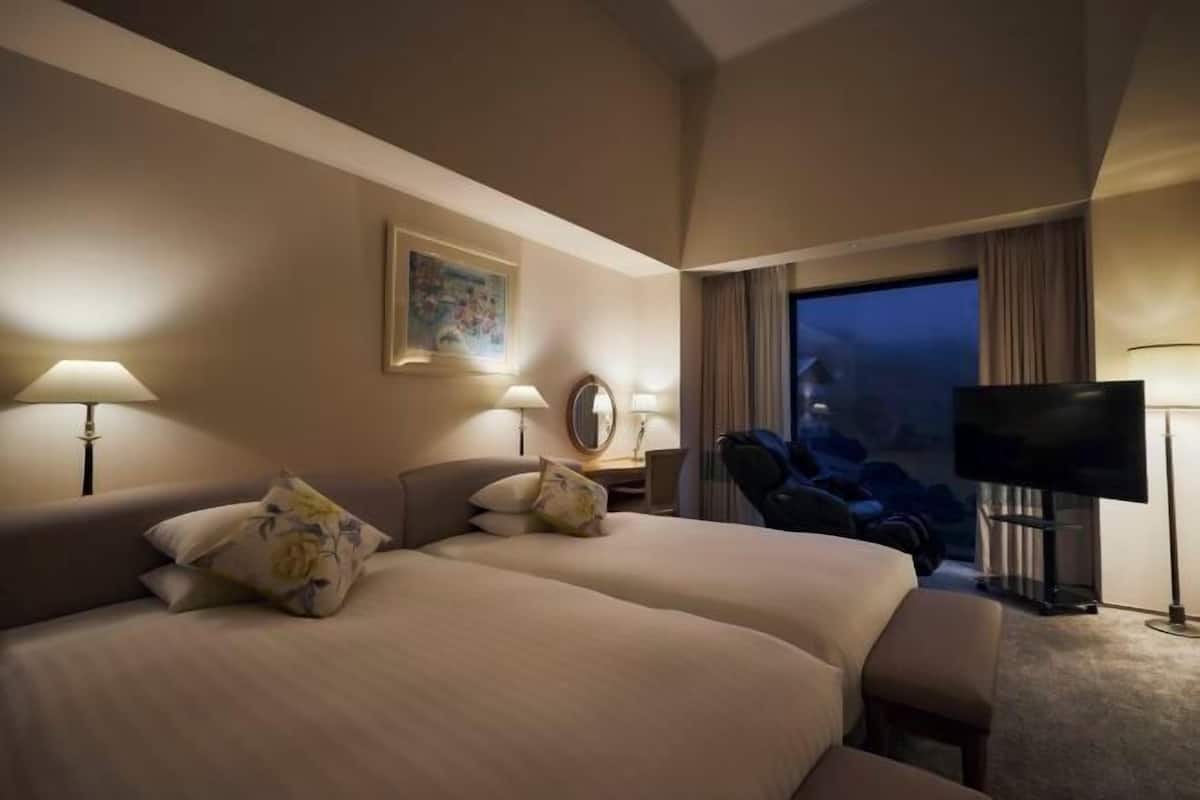 1 bedroom, in-room safe, desk, free WiFi