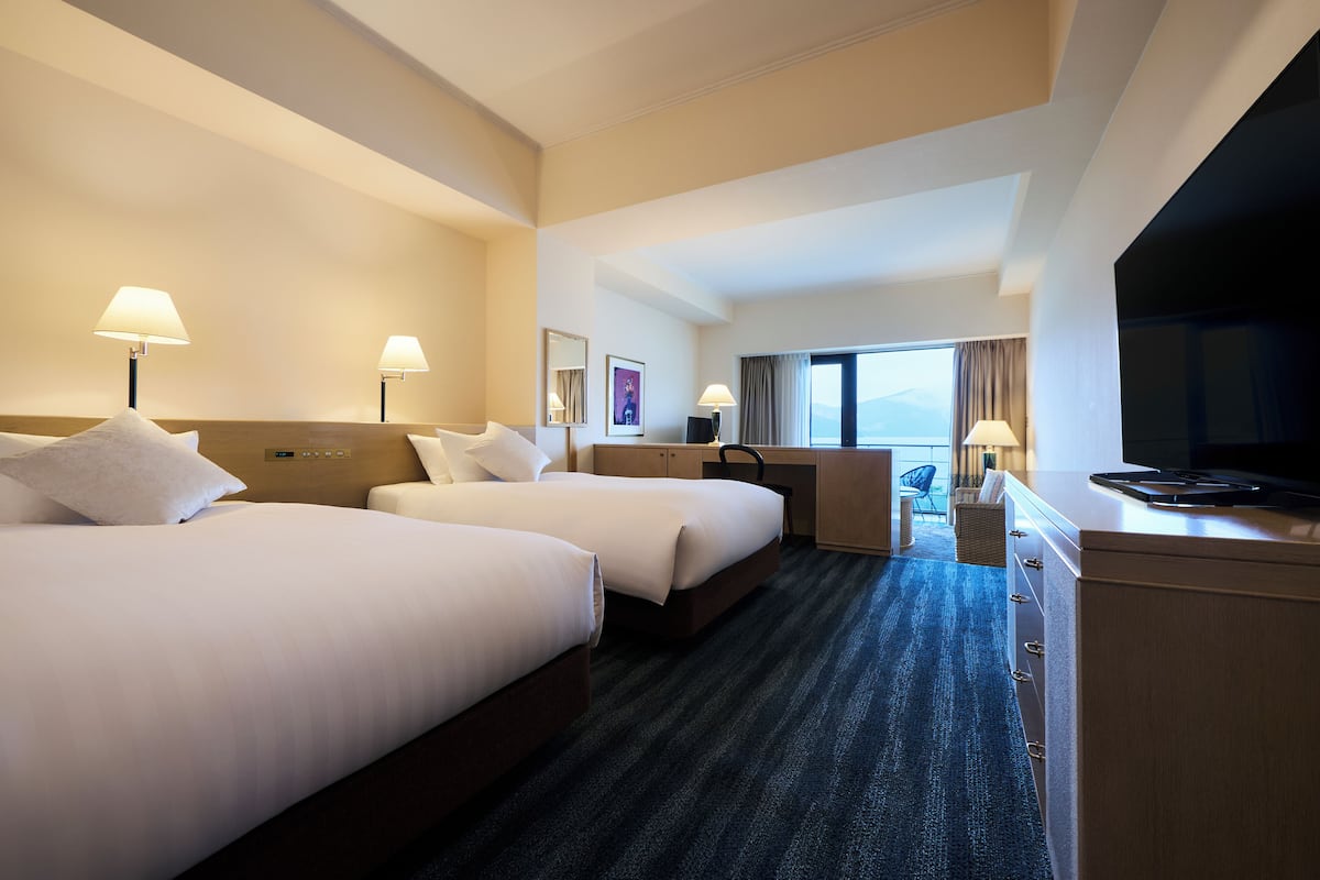 Suite Junior, Bebas Asap Rokok, pemandangan danau (Balcony) | 1 kamar tidur, brankas, dan dilengkapi dengan perabotan berbeda-beda