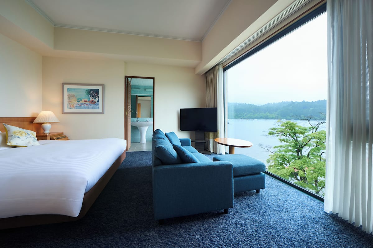 Kamar Double, Bebas Asap Rokok, pemandangan danau | 1 kamar tidur, brankas, dan dilengkapi dengan perabotan berbeda-beda