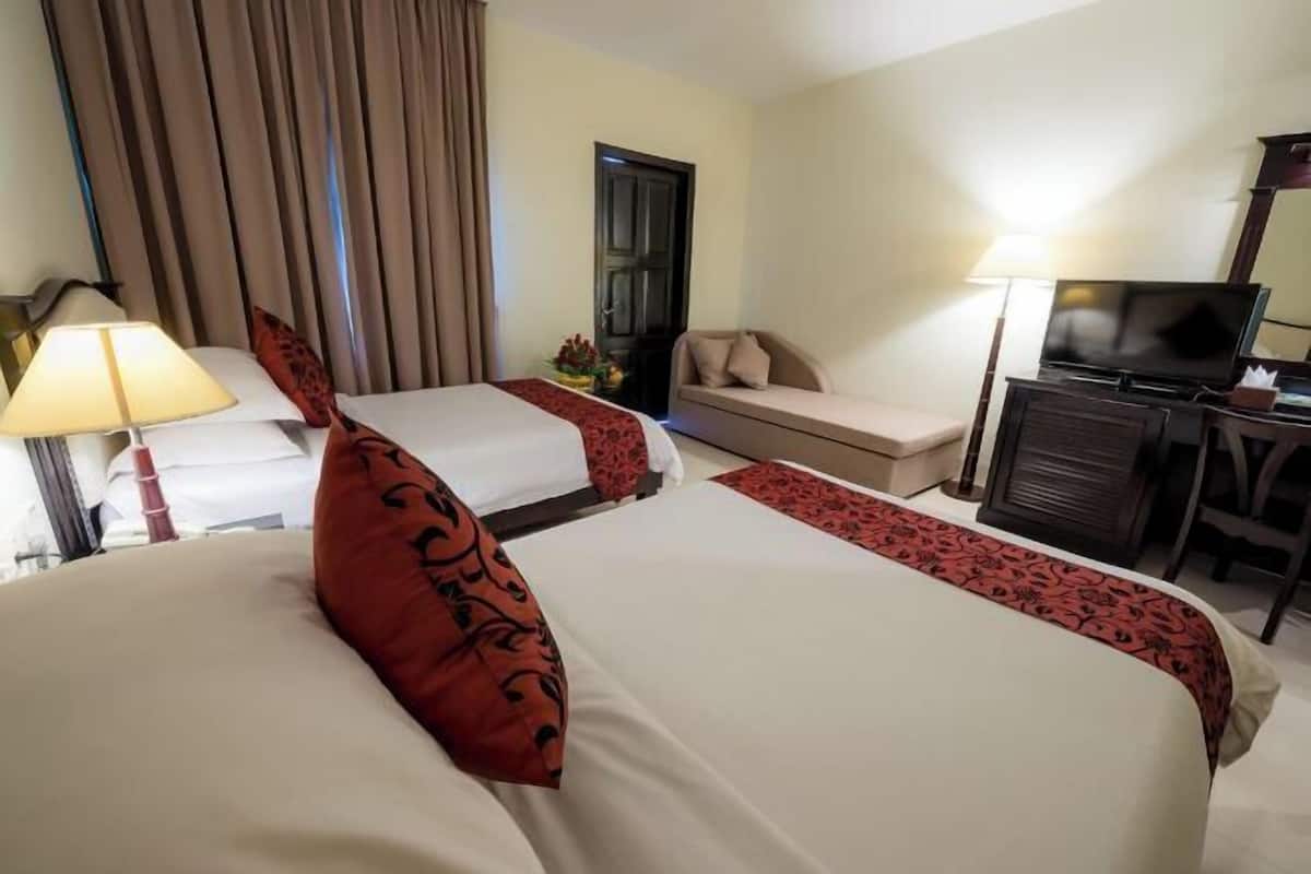 Minibar, in-room safe, individually decorated, individually furnished