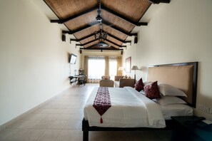 Executive Suite Double | Minibar, in-room safe, individually decorated, individually furnished - Almond Hotel Sothearos (Phnom Penh)