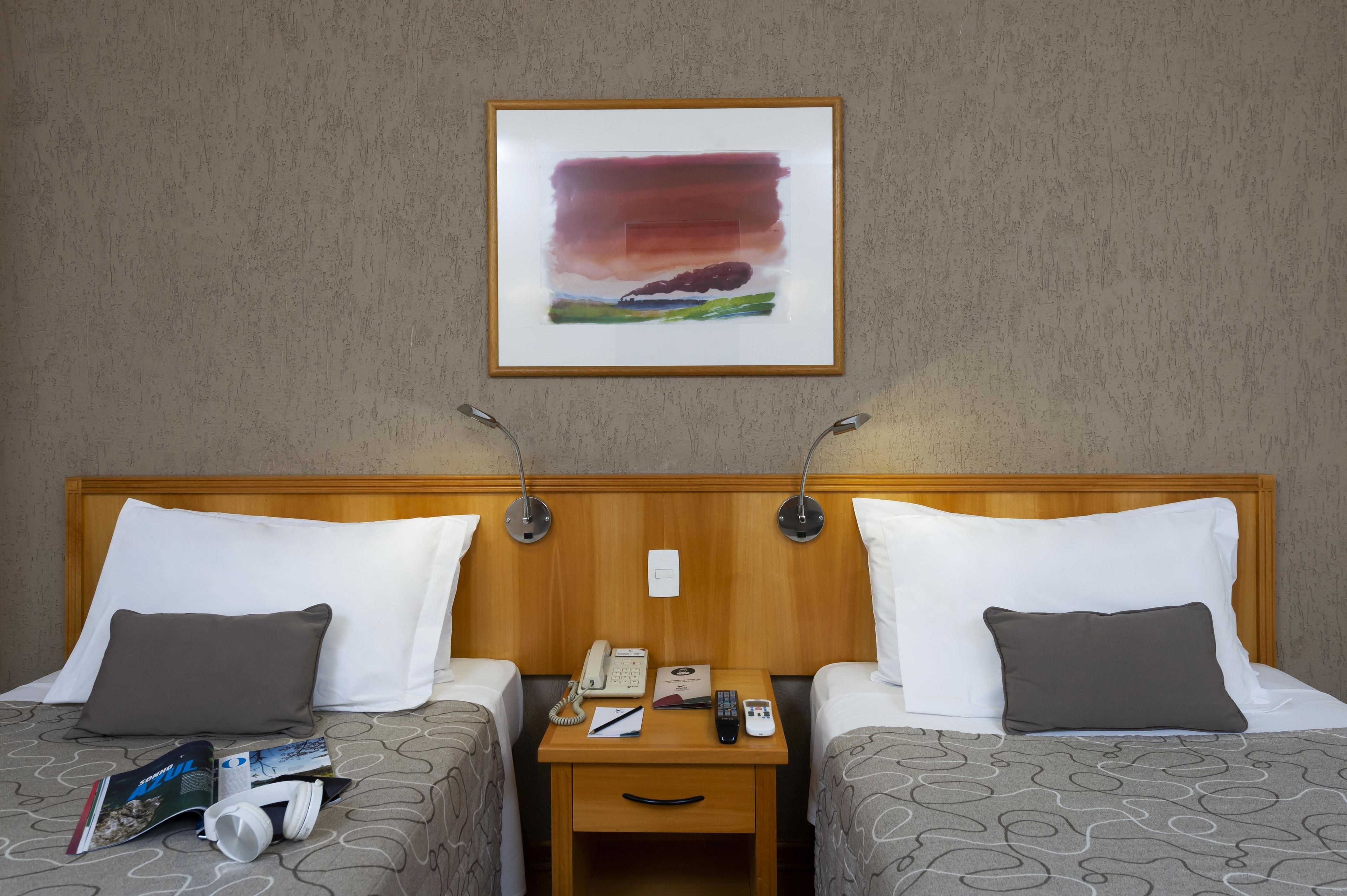 standard twin room | minibar, in-room safe, desk, blackout curtains