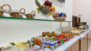 Free buffet breakfast on weekdays