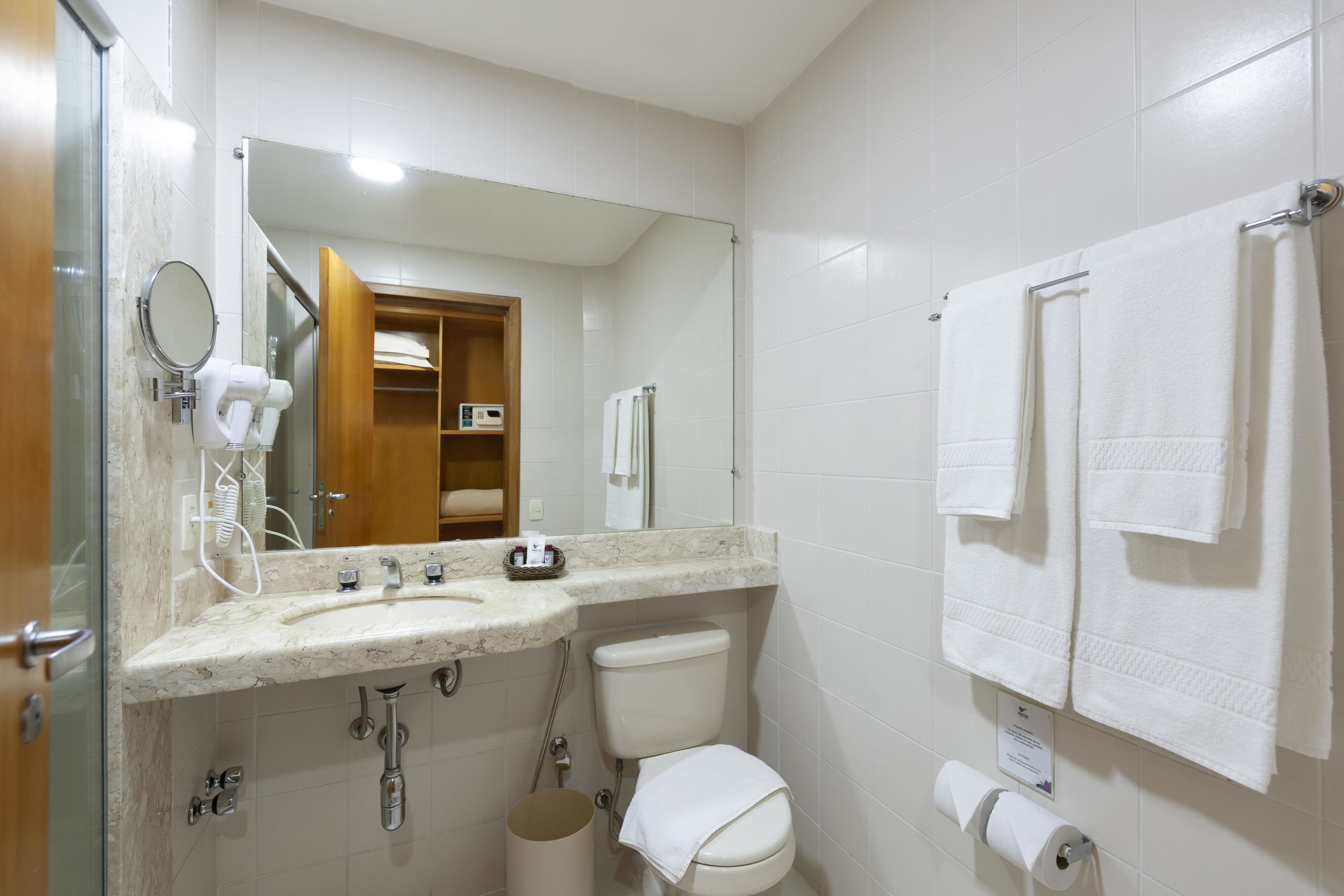 standard double room | bathroom | shower, rainfall showerhead, free toiletries, hair dryer