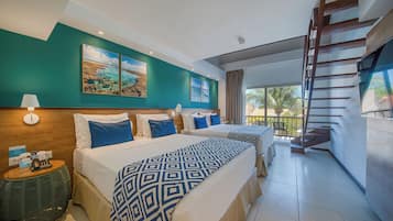 Quarto família | Frigobar, cofres nos quartos, individualmente decorados, escrivaninha