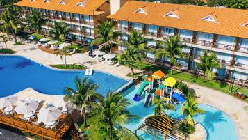 Piscina externa, funciona das 7h às 20h, guarda-sóis, espreguiçadeiras