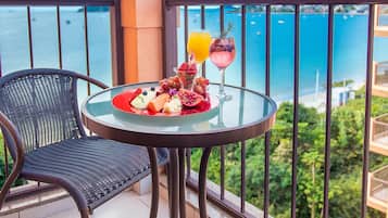 SUITE LUXO FRENTE MAR | ๋ฐ์ฝ๋