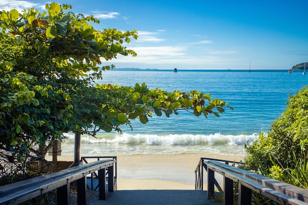 Vista para praia/oceano