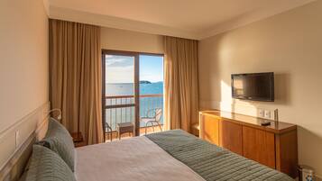 SUITE LUXO FRENTE MAR | 1 quarto, frigobar, cofres nos quartos, espaço de trabalho para notebook