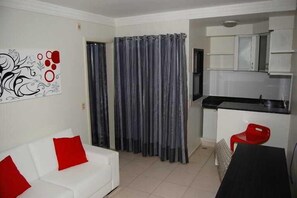 미니바, 객실 내 금고, 책상, 암막 커튼