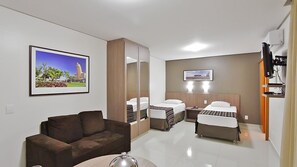 Super Luxo | Frigobar, cofres nos quartos, escrivaninha, cortinas blackout