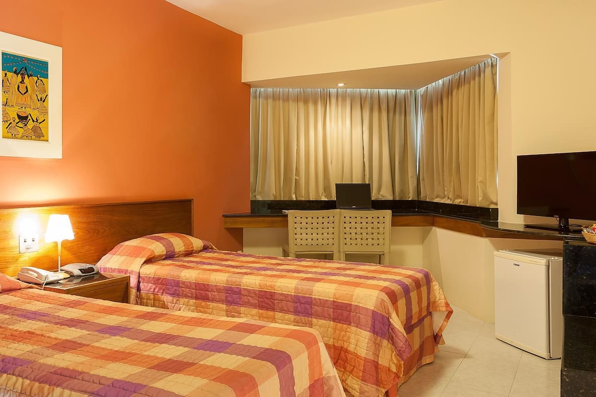 迷你吧、客房内保险箱、办公桌、免费婴儿床