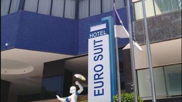 Valet parking (BRL 32.00 per day)