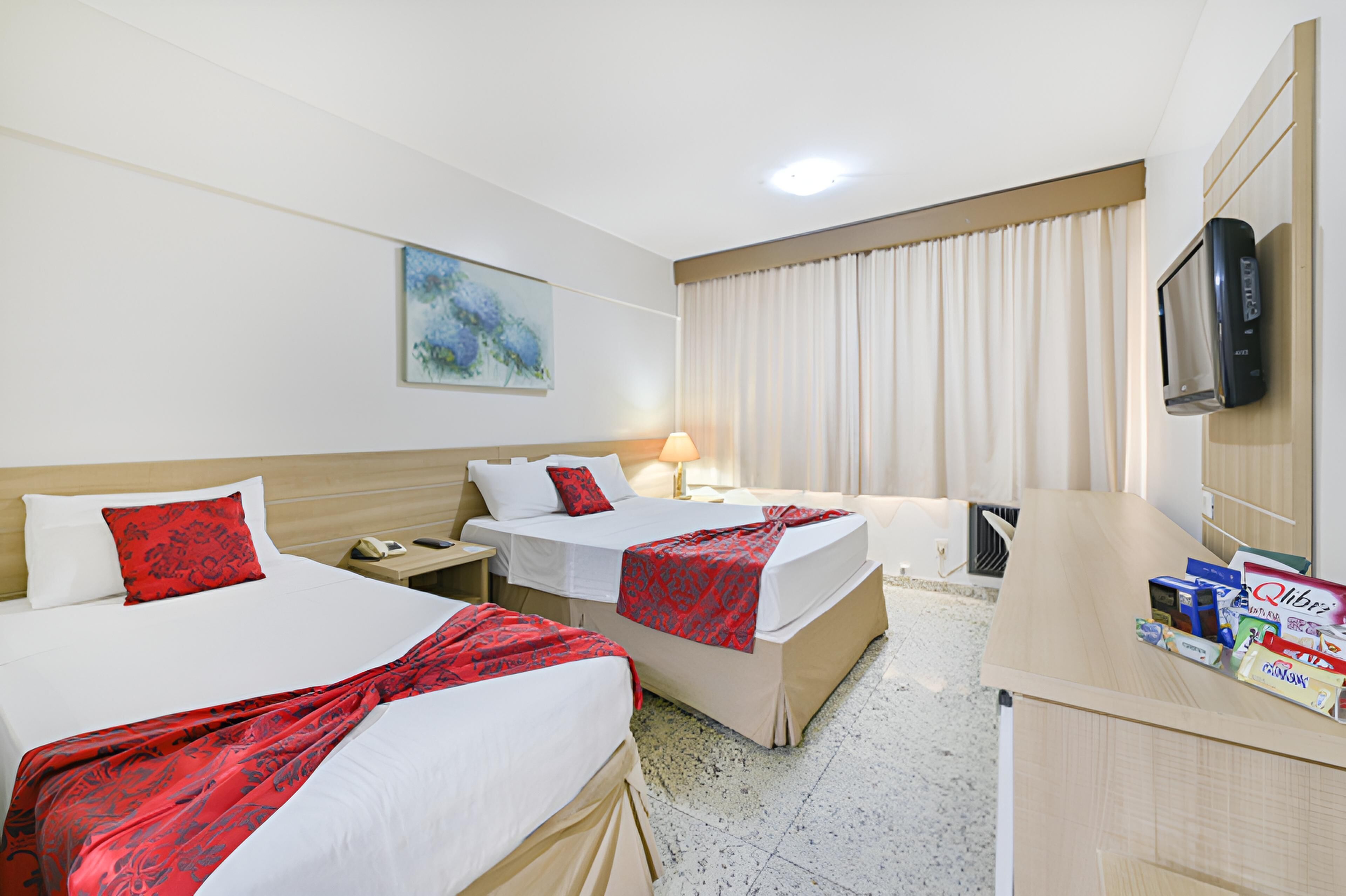 Minibar, Zimmersafe, kostenloses WLAN, Bettwäsche