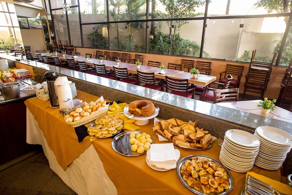 Café da manhã com buffet todos os dias (BRL 37.80 por pessoa)