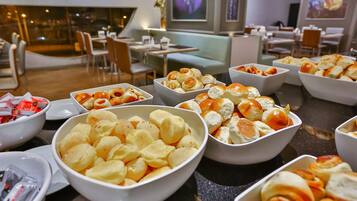 Breakfast, lunch and dinner served