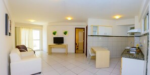 Deluxe Double Room, Ocean View (Super Luxo) | Living area | TV - Terrazzo Ponta Negra Flat (Natal)