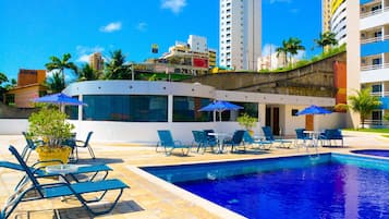 حمّام سباحة خارجي