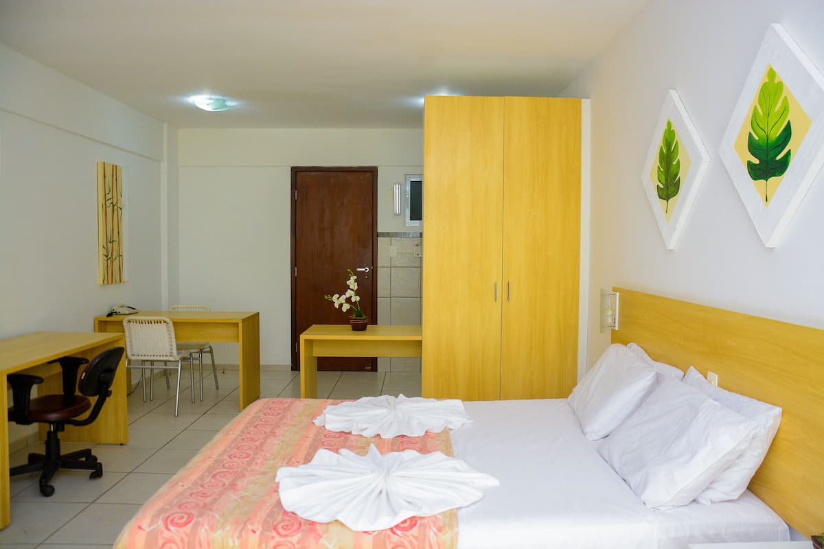 Executive Single Room | Minibar, iron/ironing board (on request), cribs (free), WiFi (free)