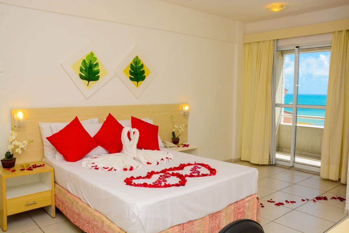 Romantic Room | Minibar, iron/ironing board (on request), cribs (free), WiFi (free)