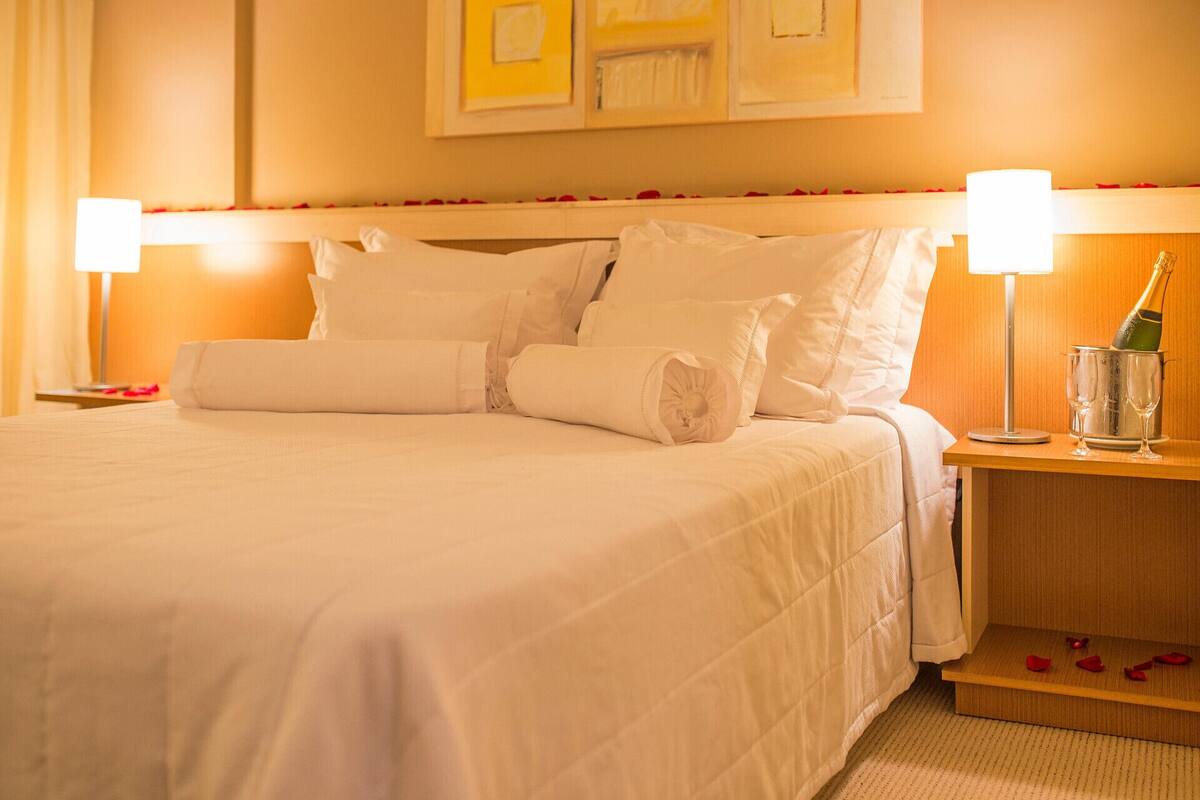 Frigobar, cofres nos quartos, Wi-Fi de cortesia, roupa de cama