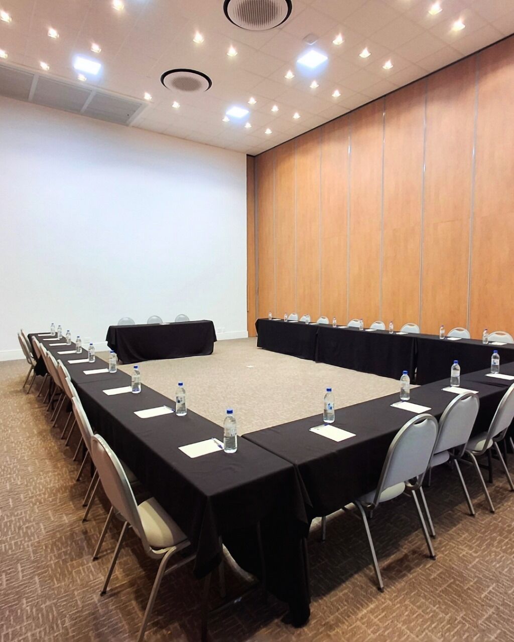 Sala de reuni ão