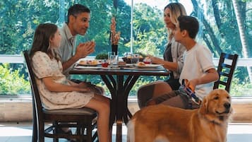 Café da manhã, almoço e jantar