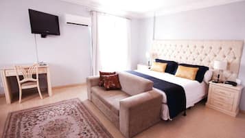 Suíte sênior | Roupas de cama premium, edredons de pluma, camas com colchões pillow-top