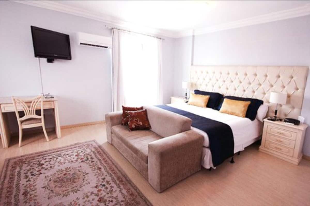 Premium bedding, down duvets, pillow-top beds, minibar