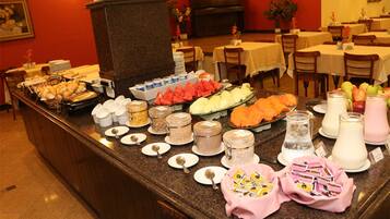 Free daily buffet breakfast