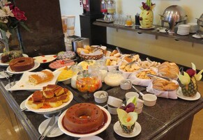 包含每日自助早餐