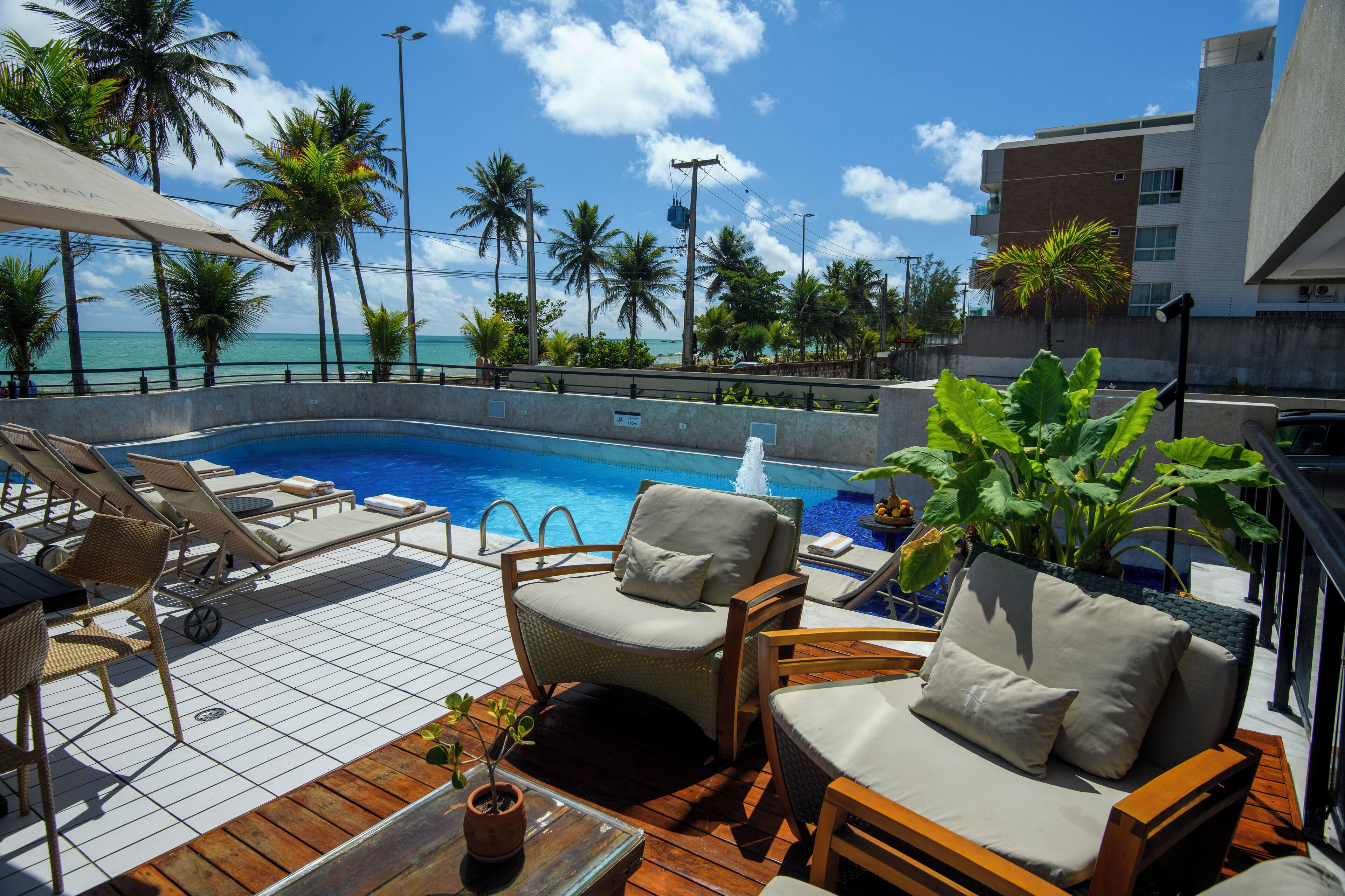 Außenpool, Liegestühle