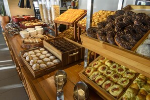 Buffet déjeuner gratuit tous les jours