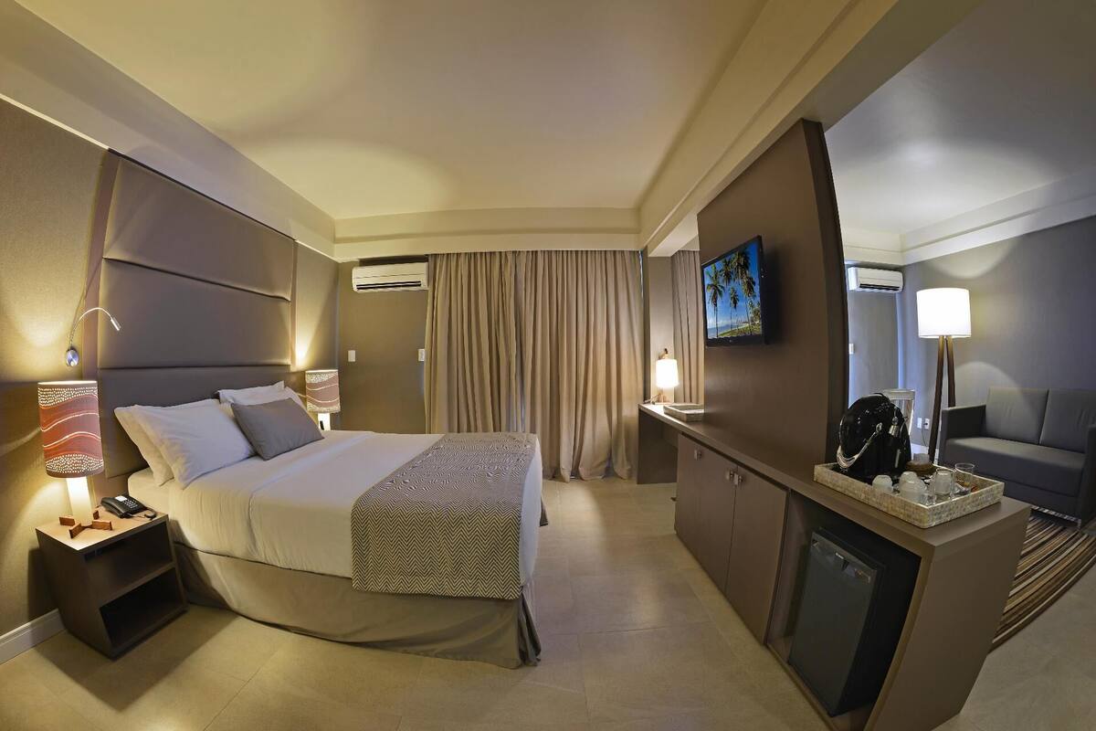 Minibar, caja de seguridad en la habitación y cortinas blackout 
