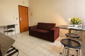 Twin Room | Living room | LCD TV - Pampulha Flat Hotel (Belo Horizonte)