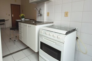 Twin Room | Private kitchen - Pampulha Flat Hotel (Belo Horizonte)