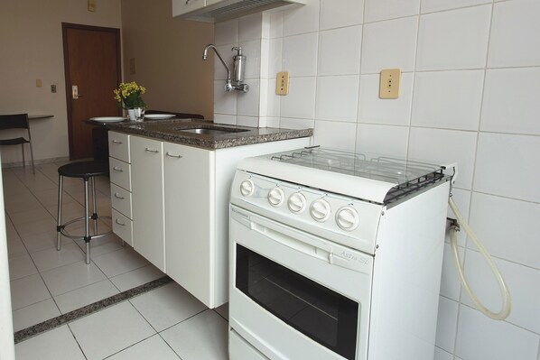 Twin Room | Private kitchen - Pampulha Flat Hotel (Belo Horizonte)