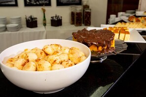 Free daily buffet breakfast - Pampulha Flat Hotel (Belo Horizonte)