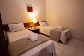 Twin Room | Desk, laptop workspace, iron/ironing board, free WiFi - Pampulha Flat Hotel (Belo Horizonte)