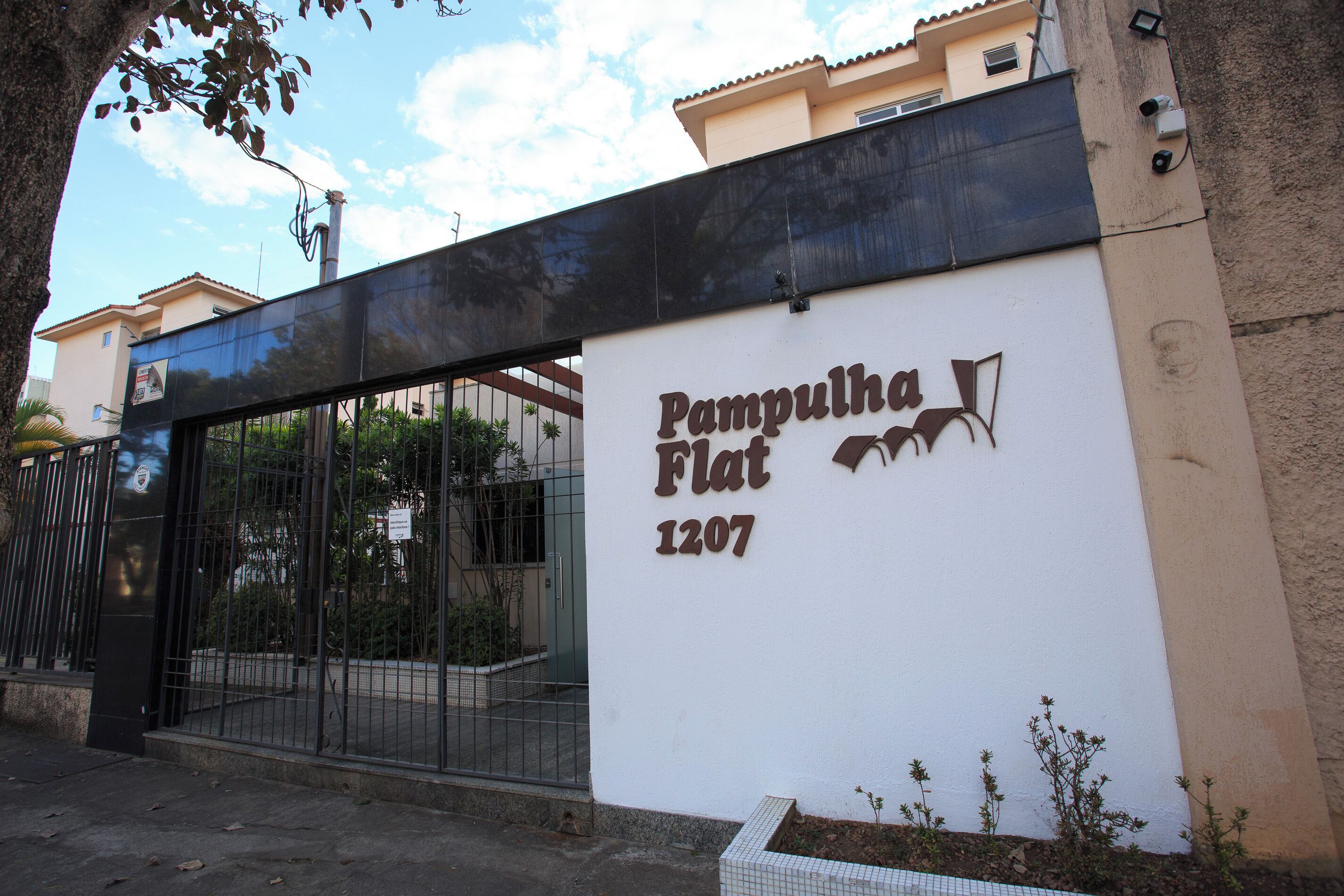 Vista frontal de la propiedad