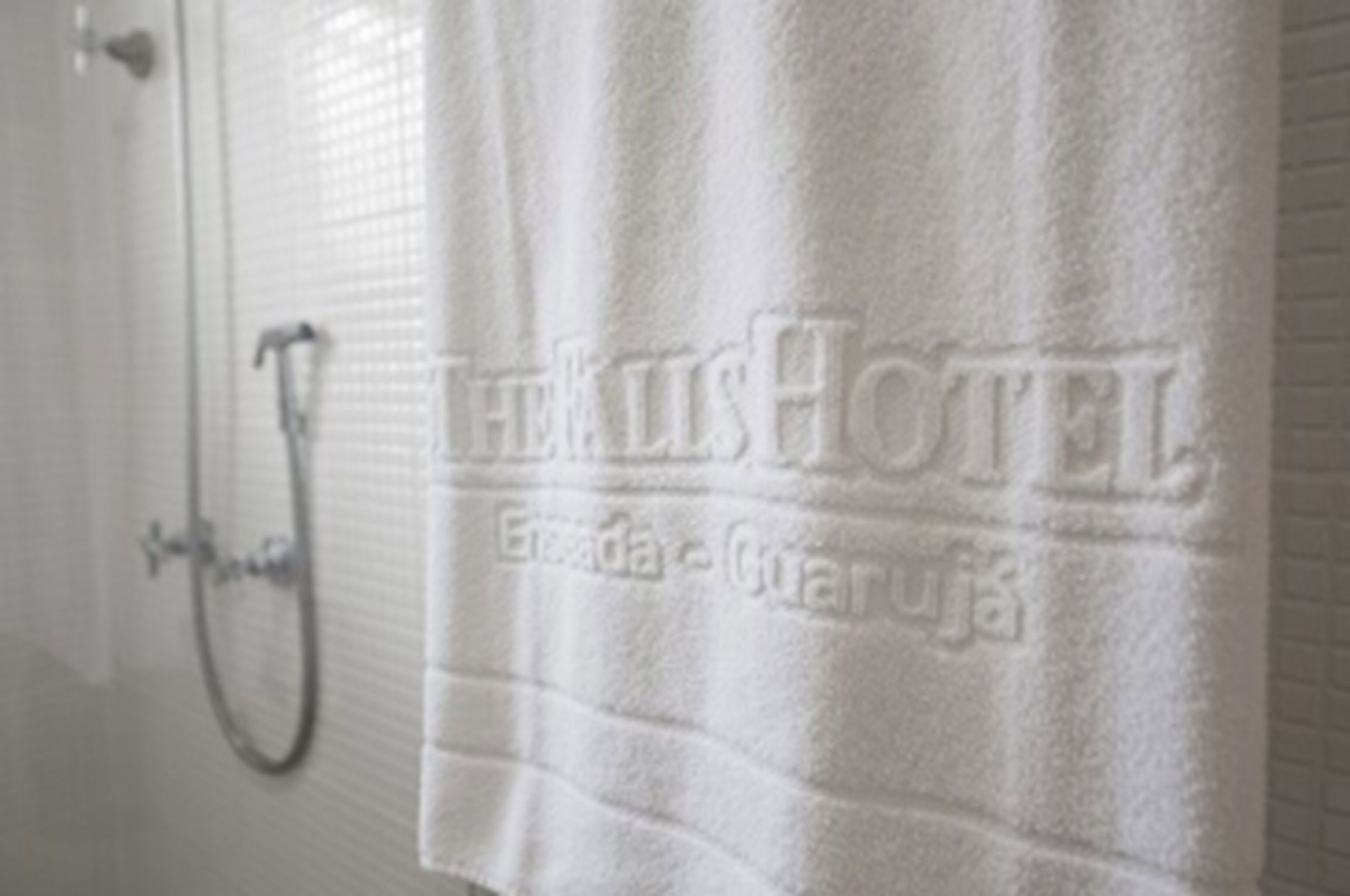 niagara  | bathroom | shower, free toiletries, hair dryer, towels