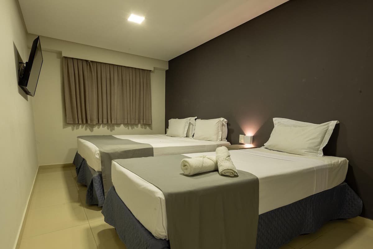 Een minibar, gratis wifi, beddengoed, rolstoeltoegang