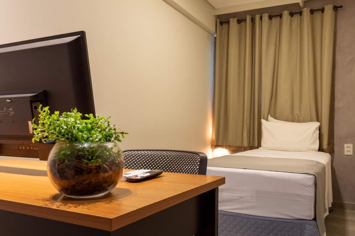 Een minibar, gratis wifi, beddengoed, rolstoeltoegang